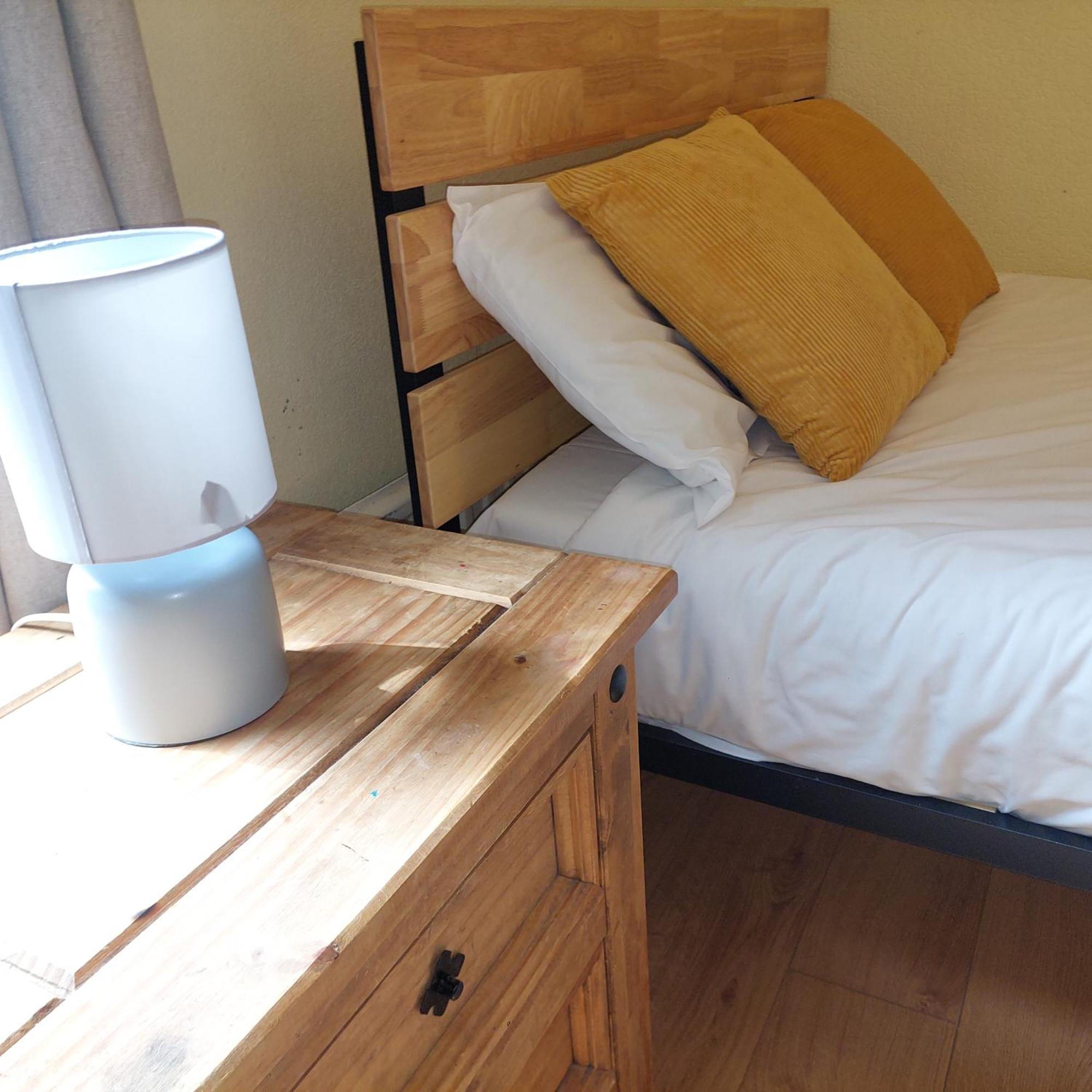 2 Bedroom Apartment, Fortescue Road London Bagian luar foto